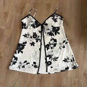 Victoria's Secret White Black Floral Satin Sexy Lingerie Size Large Open Front